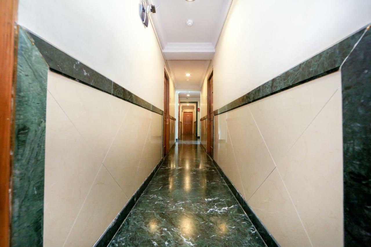 Lucky Hotel Goregaon Мумбаи Экстерьер фото