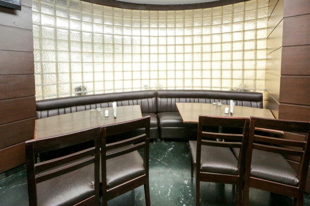 Lucky Hotel Goregaon Мумбаи Экстерьер фото